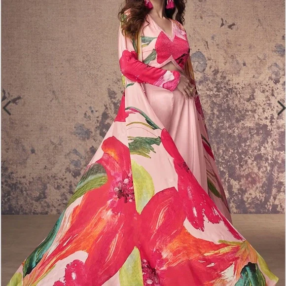 Floral Pink Women's Crepe Silk Kurta Set - Picture 2 of 9